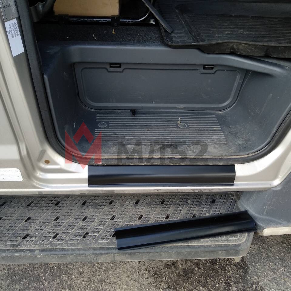 Накладки для а/м Газон Некст на пороги (черные)